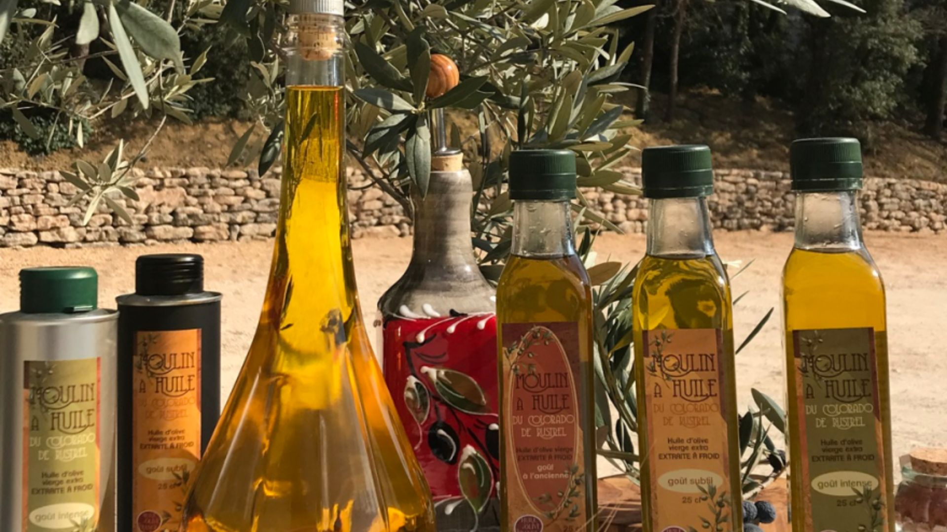 Huiles d'olive du domaine de Rustrel Bouteilles d'huiles d'olive du domaine de Rustrel